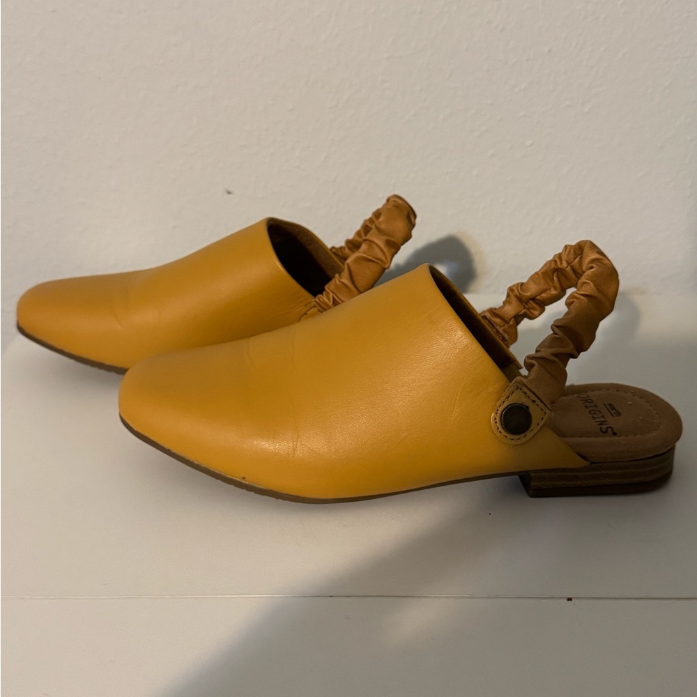 Earth Origins Adjustable Back Mules Ren Yellow Leather, Size 6.5